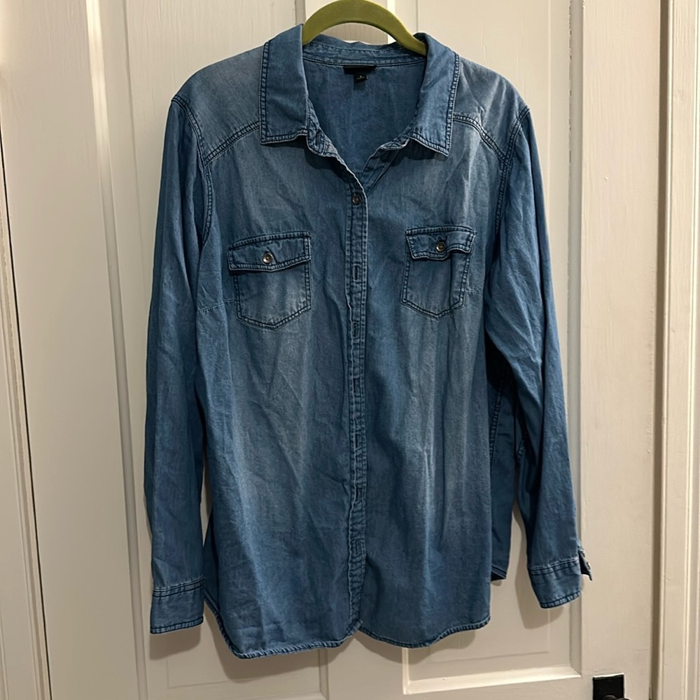 Long sleeved chambray top